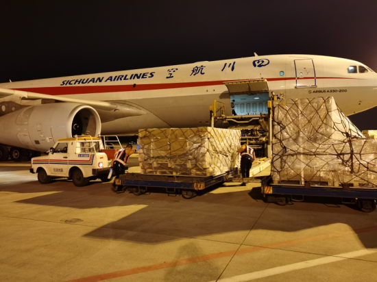 重慶-布魯塞爾、班加羅爾-重慶兩條定期貨運航線開通。重慶江北機場供圖