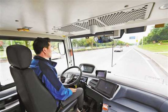 L4级自动驾驶中巴车在永川上路投运