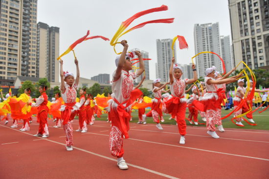 重庆： 丰富学生校园生活 体育艺术科技节精彩纷呈