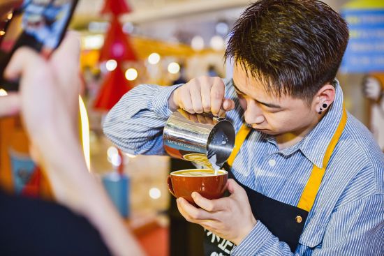 重庆11家独立咖啡店集中亮相江北嘴 呈现“非常规”咖啡艺术文化节