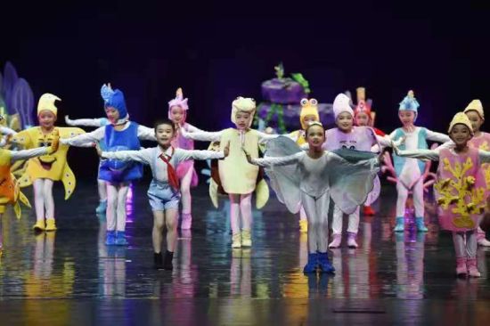 第六届“小白鸽”重庆市少儿舞蹈比赛决赛 《海底一万米》获得创作表演双奖