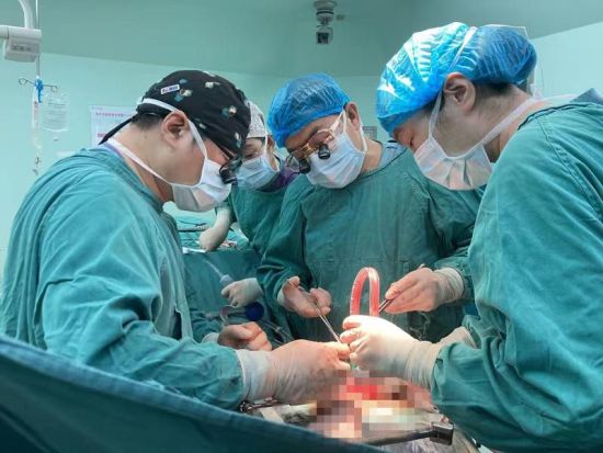 重庆肝胆外科专家“揭秘”： 女童患“怪病”不停走动还傻笑