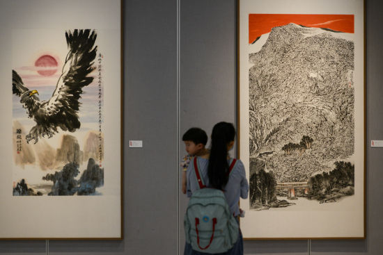重庆举行“绘光辉历程 颂百年辉煌”美术书法作品展