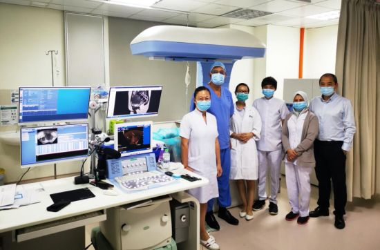 圖為HIFU中心團隊及中國支持團隊順利完成手術。海扶醫療供圖