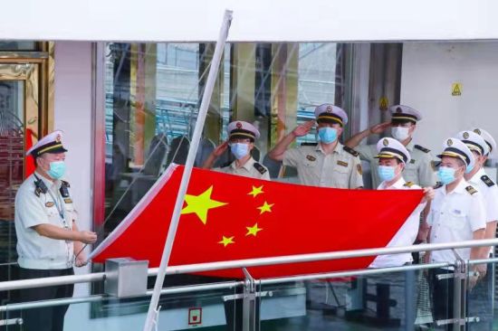 重庆：船舶上的升旗仪式
