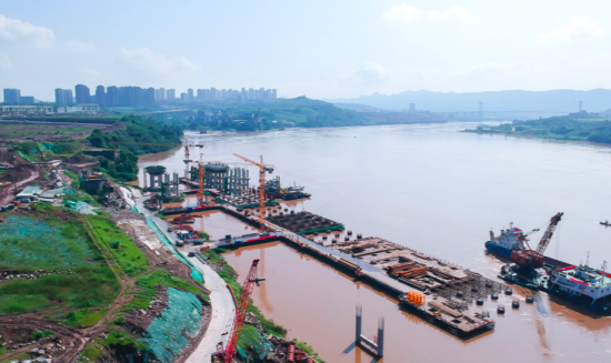 2020年8月28日，长江2020年第4、5号洪水过境项目水域，人员设备正逐步撤离安全地带。王罕见 摄 