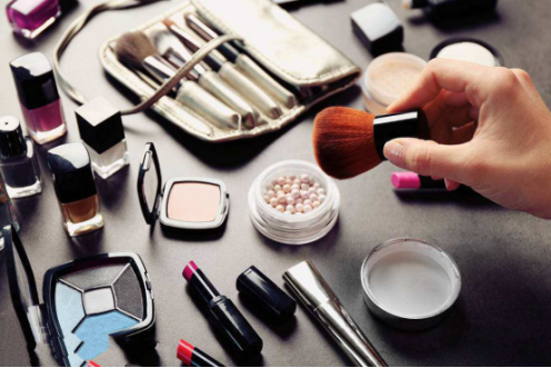 选择魅惑美妆化妆品加盟店 时刻享受品牌带来